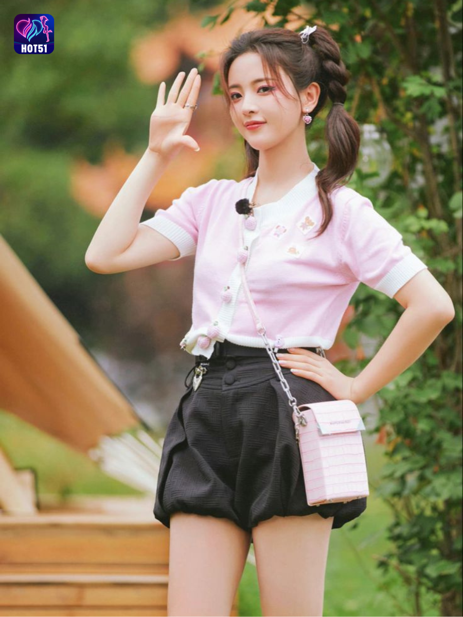 Read more about the article Hot51 Beautiful Stunning Top Live Chat App in Indonesia